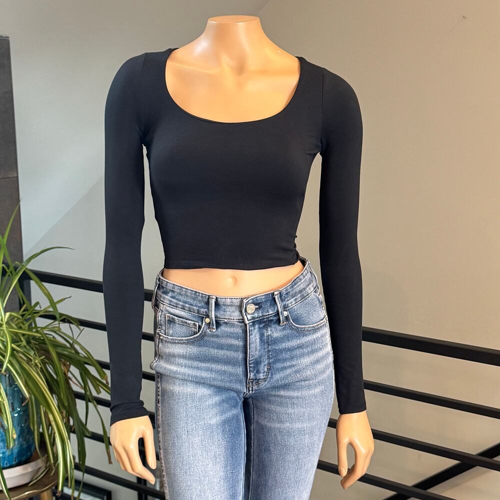 Hollister Black Long Sleeve Crop Top Scoop Neck Fitted Baby Tee Basics Size XXS